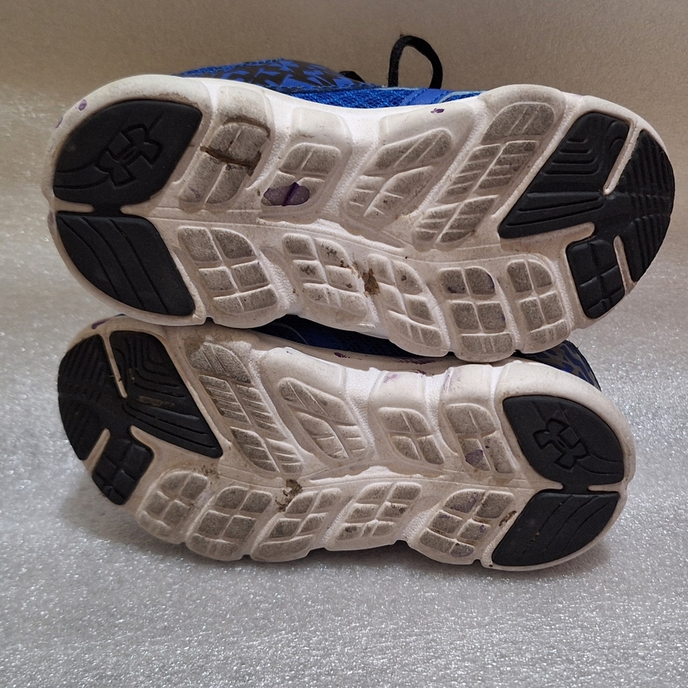 🏷 2/$12 Under Armour Kids Blue and Black Sneakers - Picture 4 of 5